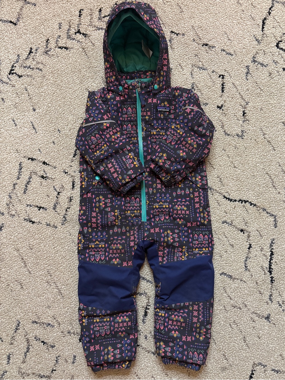Patagonia snowsuit bunting (2T) EUC